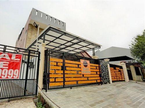 Отель Jabusimo Syariah Redpartner Джакарта Экстерьер фото